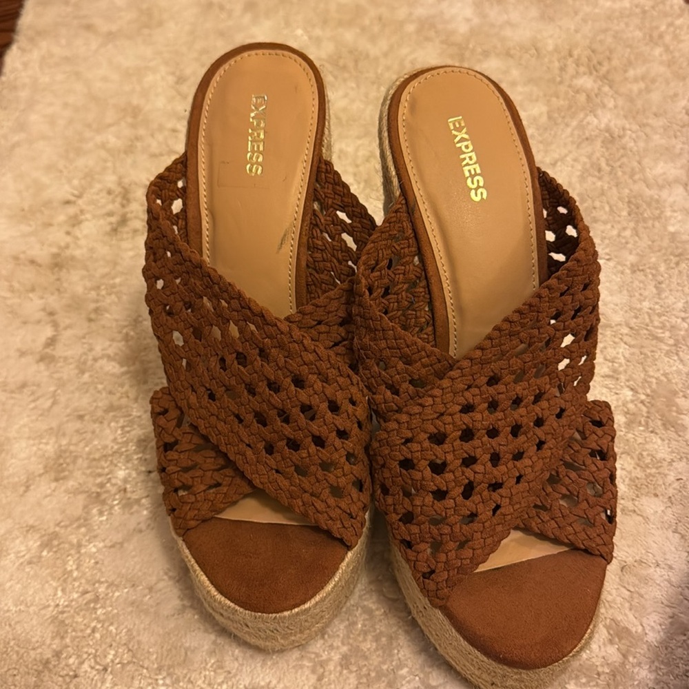 Express platform heels Size: 10